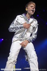 组图：贾斯汀-比伯曼城开唱 自摸胯下“不淡定”