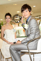 高清组图：郑元畅代言护肤品 自曝喜欢白皙女孩