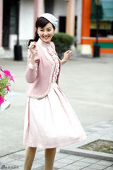 组图：戴娇倩年代写真个性装扮展复古风