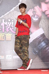 组图：罗志祥不满“乱伦”话题当众黑脸