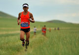 铁木真草原马拉松开赛 Linus和任思伍获冠亚军