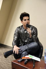 组图：亚当兰伯特上海妩媚开唱眼线撩人