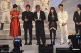 组图：香港歌星庆国庆 谭咏麟梁咏琪领唱文艺晚会