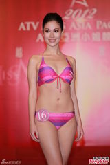 组图：候选亚姐泳装亮相 韩国选手压鼻否认整容