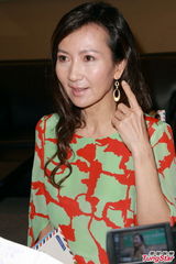 组图：陈美琪新书分享养女成长 丈夫现身支持