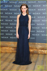 组图：艾玛-沃特森出席电影首映大秀性感