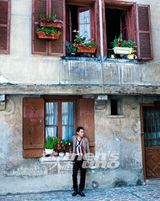 幻灯图集：王珞丹刘烨携手拍大片 感受古镇幸福时光