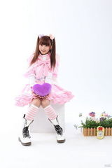 高清组图：萝莉歌手许雅涵拍写真娇俏可爱