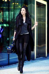 组图：韩雯雯时尚街拍尽显气质