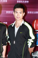 组图：2011香港先生开始报名 司仪吕慧仪亲近男色