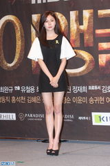 独家高清：金在中林时完帅气宣传《Triangle》