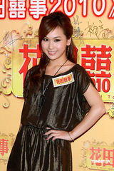 幻灯：熊黛林香肩斜露艳压群芳 大赞吴君如功力高