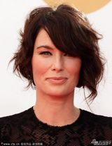 组图：《特警判官》琳娜-海蒂亮相艾美红毯