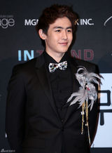 组图：宋允儿李敏贞参加珠宝奖 郑允浩2PM型男本色