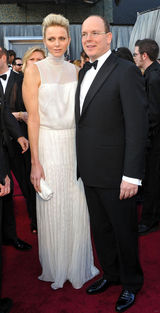 高清组图：摩纳哥王子携王妃夏琳亮相