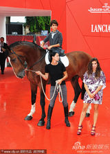 组图：电影《Cavalli》首映礼 阿海奎展异国风情