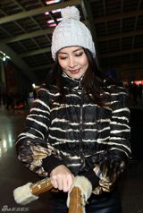 组图：陈慧琳否认春晚节目遭删 力挺冯小刚