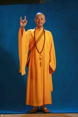 组图：郭涛首次扮和尚 《爱情维修站》定妆照曝光