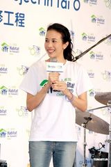 高清图：莫文蔚呼吁支持棚屋重建 与尹子维现身大澳 