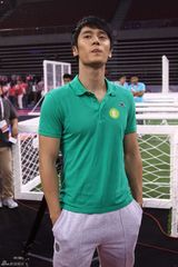 组图：时尚妆点明星运动会 名人变身运动达人