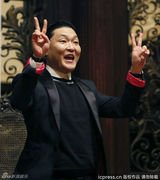 组图：鸟叔PSY哈佛大学演讲 现场跳骑马舞卖萌