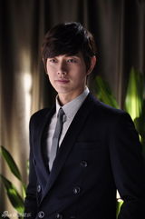 组图：《钱多多》曝朴海镇定妆照 首演职场熟男