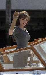 幻灯图集：安吉丽娜-朱莉返回威尼斯继续拍片