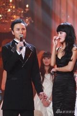 组图：上海主持人朱桢离婚 前妻微博晒炫富照