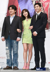 组图：李胜基河智苑出席《TheKing2hearts》发布会