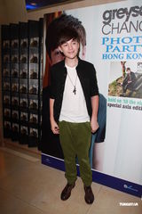 组图：GaGa小师弟抵港 自称已与歌迷们结婚