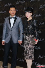 组图：刘嘉玲指王菲心情好 与李亚鹏仍是好友