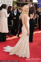 组图：伊斯特伍德之女担任金球小姐金发红唇