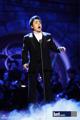 组图：孙浩英《歌剧明星》获胜 严智苑主持礼服抢眼