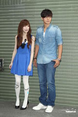 组图：罗志祥被封“大雕”很得意 与王心凌合拍MV