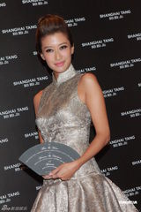 组图：林志玲长裙亮相否认整容 胡兵做电影监制