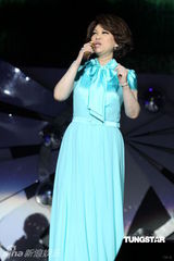 组图：蔡琴百万精华上海演唱会 回忆往事泪盈眼眶