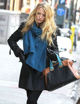 高清组图：布莱克-弗莱利街拍LOOK大衣围巾保暖