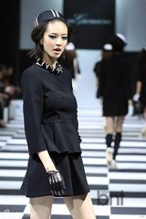 组图：孔孝真CL等助阵时装周 李秀赫亮相T台