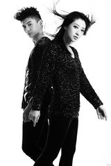 组图：吴奇隆刘思彤亲密写真 兄妹十年情比金坚