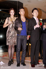 幻灯图集：李笼怡李思捷出席活动 尽显时尚风采 