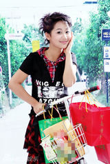 组图：杨紫【演员】“高龄代言”华丽蜕变 合作十年获青睐