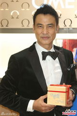 组图：任达华携妻亮相自曝爱女心切视频不断