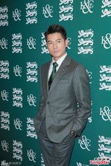 组图：郭富城马场巧遇球星欧文交流养马心得