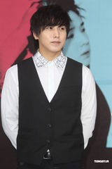 组图：SJ-M台北签唱会 兄弟情深互喂台湾小吃