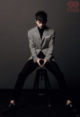 组图：张杰最新大片曝光 彰显成熟男人味