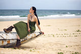 组图：小陶虹沙滩拍摄时尚大片 演绎性感百变女王