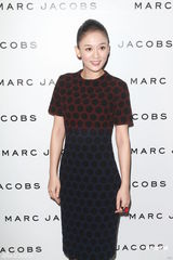 组图：众星出席时装展 陈慧琳小腹平坦不似怀孕