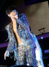 高清图：林俊杰上海开个唱 劲歌热舞大秀肌肉