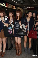 组图：日本女星组团抵港 苍井空吉泽明步等谢票