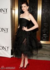 高清组图：大嘴美女安妮-海瑟薇美丽亮相